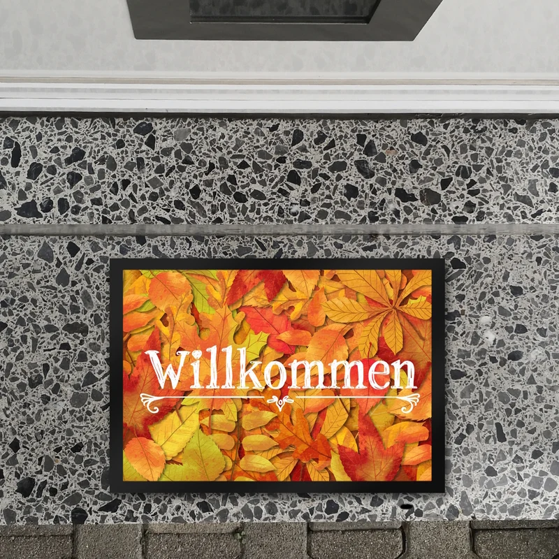 Fußmatte mit schönen Herbstblättern und Schriftzug - Willkommen