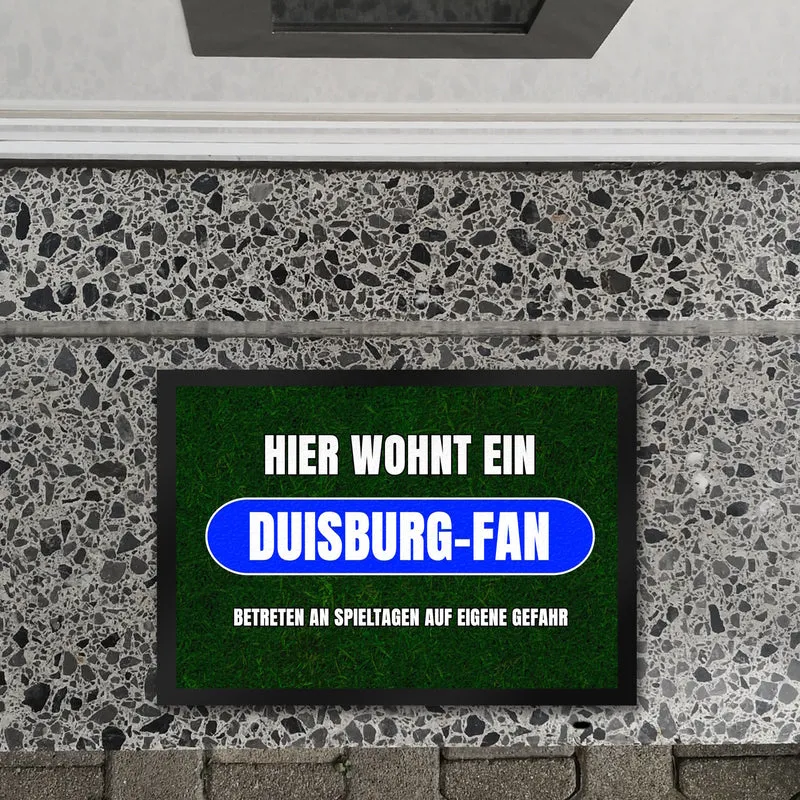 Hier wohnt ein Duisburg-Fan Fußmatte in 35x50 cm mit Rasenmotiv