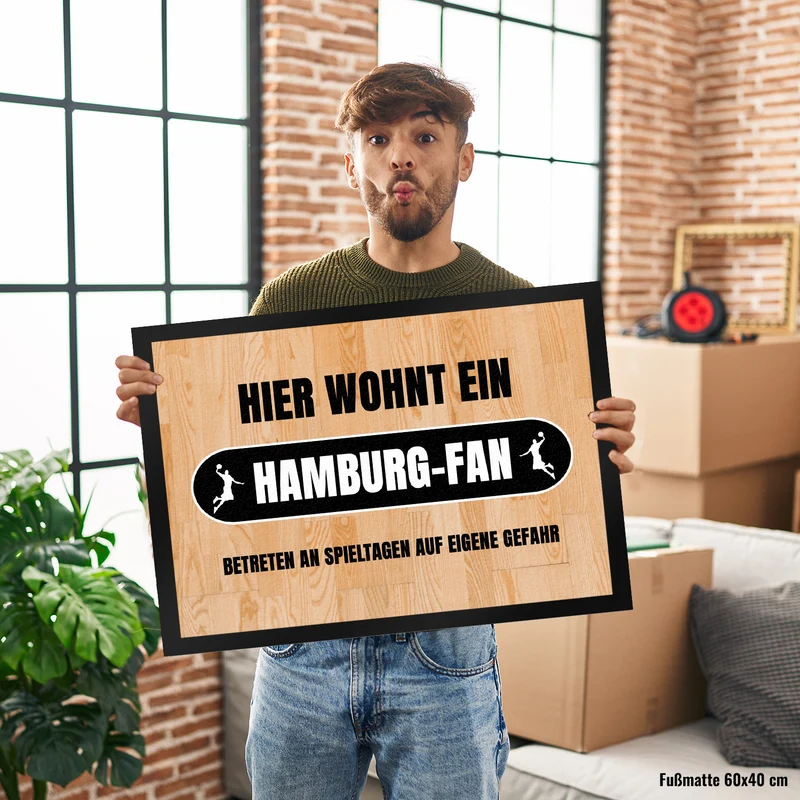Hier wohnt ein Hamburg-Fan Fußmatte in 35x50 cm mit Turnhallenboden Motiv
