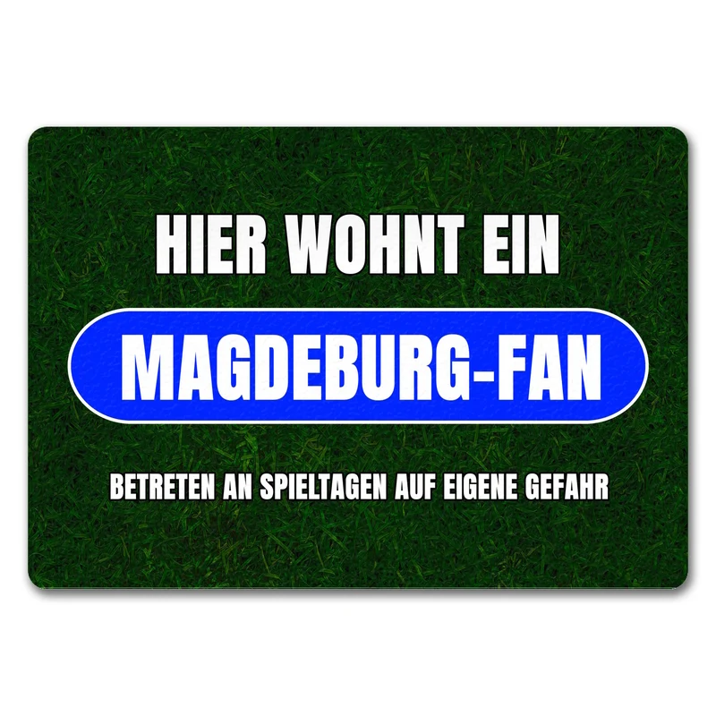 Hier wohnt ein Magdeburg-Fan Fußmatte in 35x50 cm mit Rasenmotiv