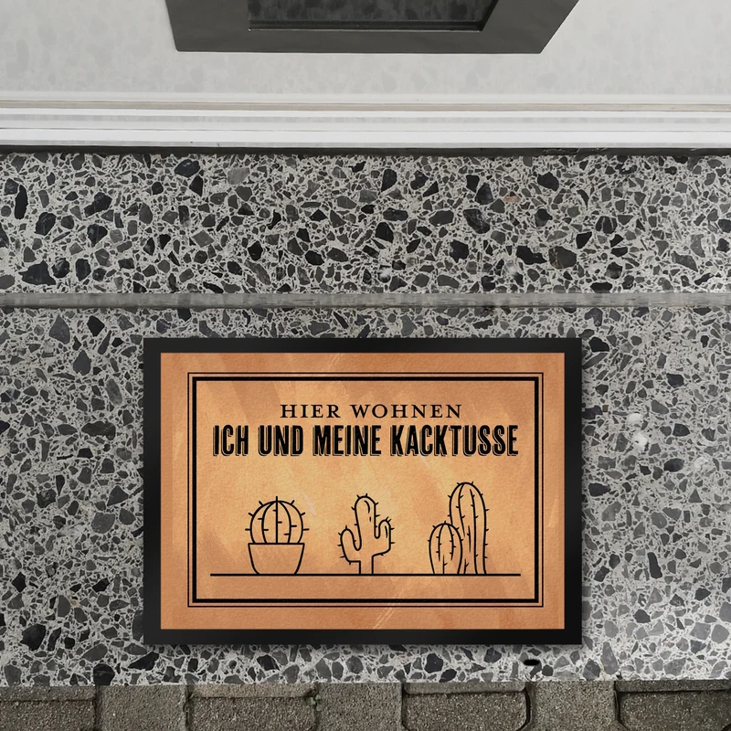 Hier wohnen ich und meine Kacktusse Fußmatte mit lustigem Wortspiel und Kakteen