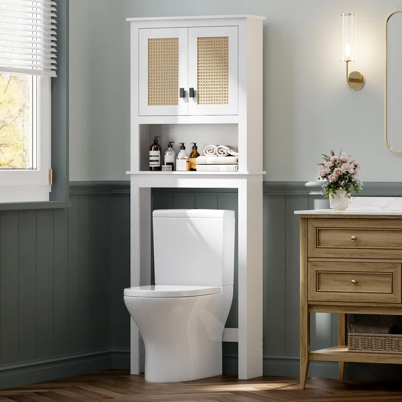 Mobiletto portaoggetti sopra il WC Garvee con ante in rattan, ripiano regolabile, legno, bianco, per bagno e lavanderia