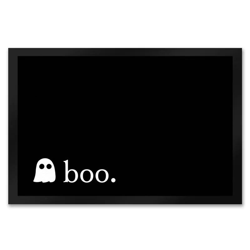 Fußmatte mit kleinem Geist und Boo Schriftzug im schlichten Halloween Stil