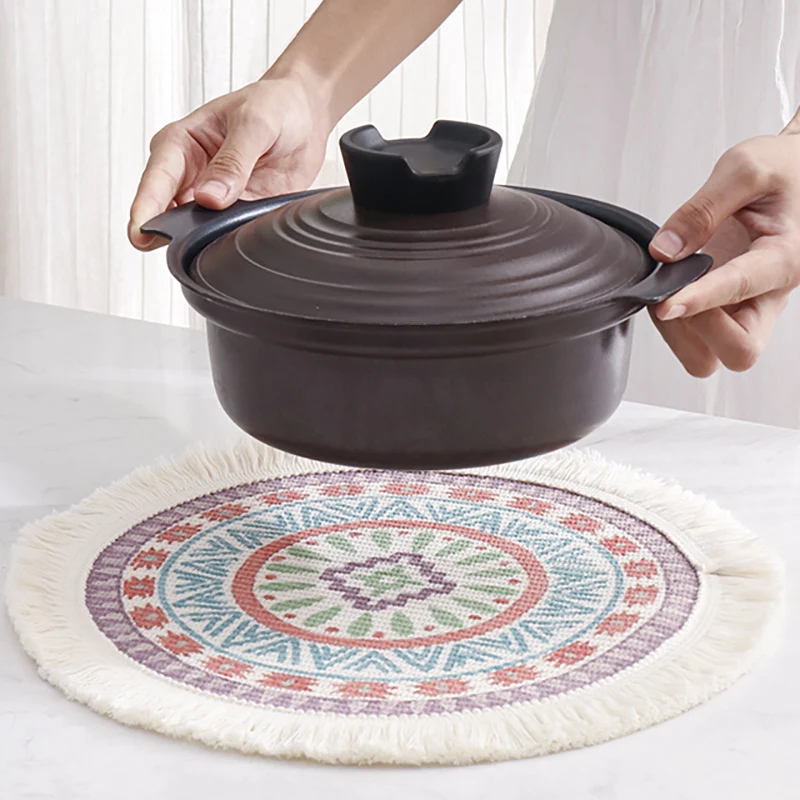 Runder flachgewebter Baumwoll-Teppich mit Mandala-Motiv und dekorativen Fransen Karnz