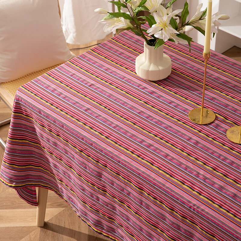 Rechteckige Tischdecke mit jacquardähnlicher Struktur, wasserabweisender Oberfläche und pflegeleichtem Gewebe Karnz