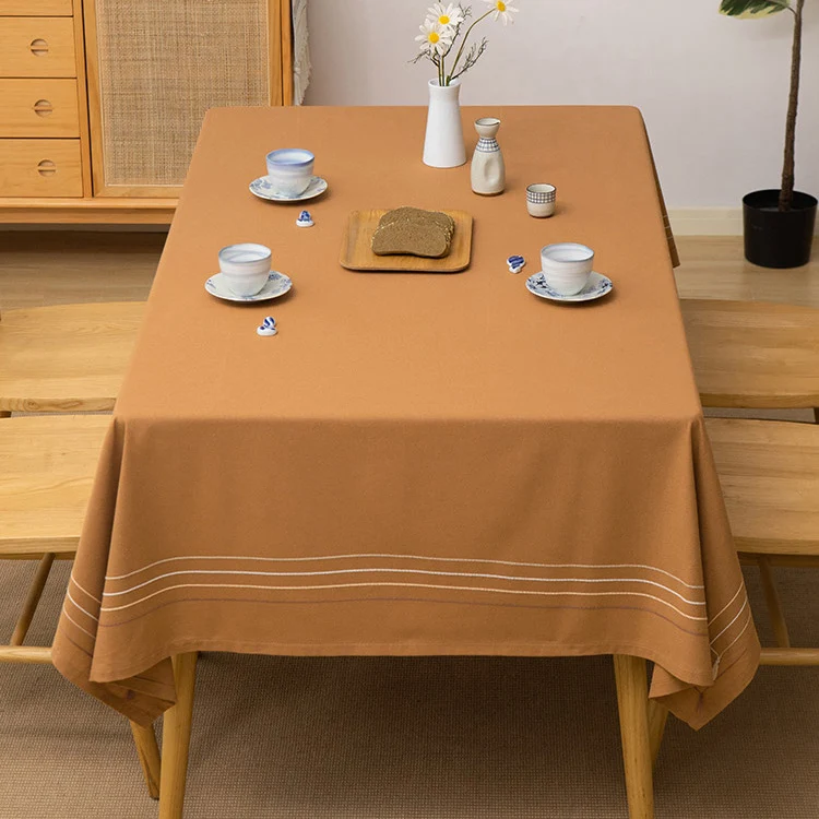 Rechteckige Tischdecke aus Baumwollmix mit feiner Linienbordüre und bügelleichtem Finish Karnz