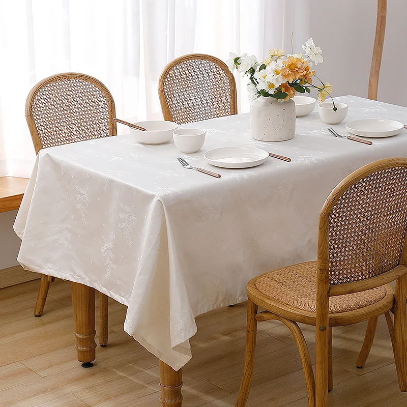 Rechteckige Premium-Tischwäsche aus Jacquard-Polyester mit subtiler Frost-Blütenprägung Karnz