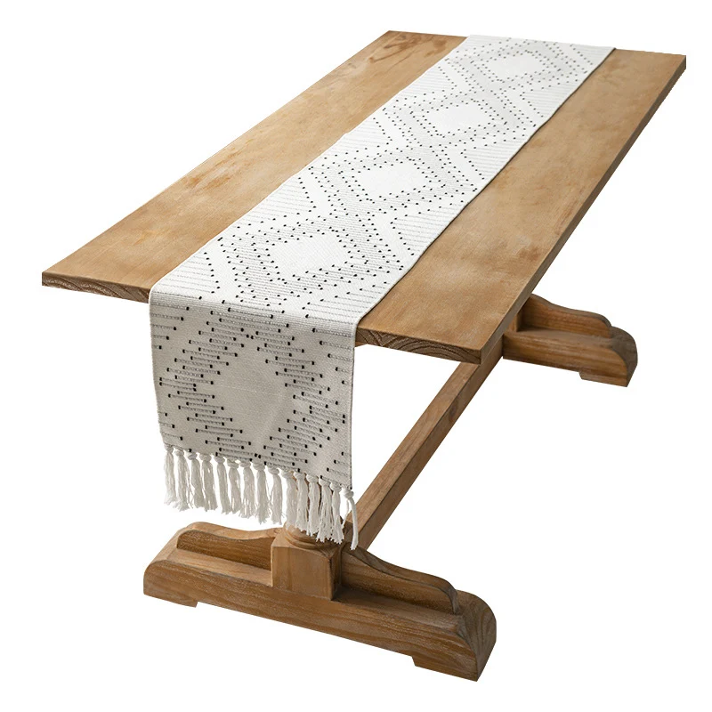 Handgewebter Tischläufer aus Baumwollmix mit Fransen und geometrischem Punkt-Jacquard Karnz