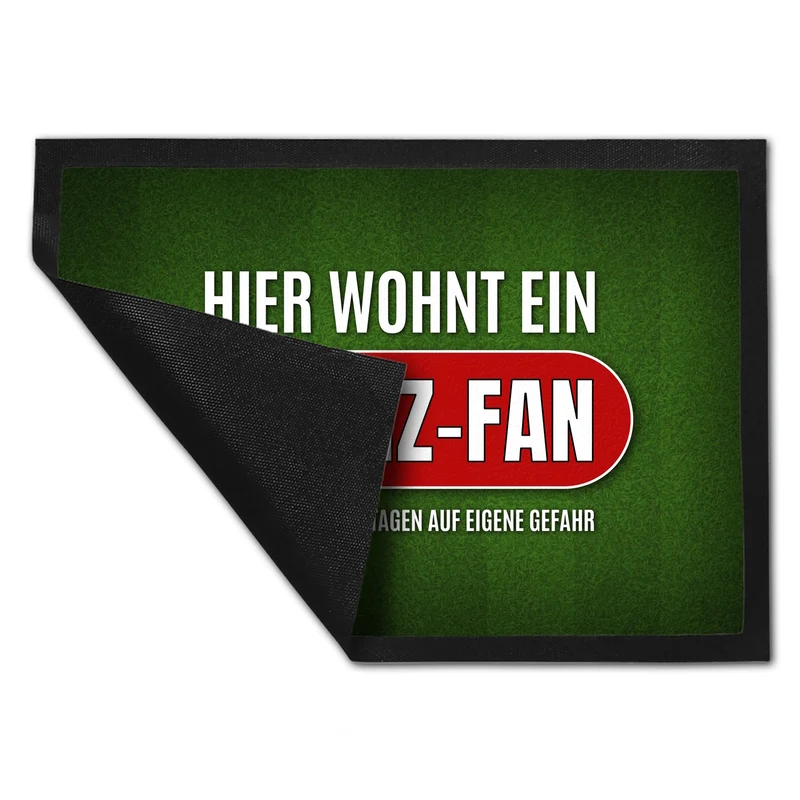 Hier wohnt ein Mainz-Fan Fußmatte mit Rasen Motiv