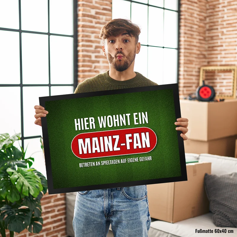 Hier wohnt ein Mainz-Fan Fußmatte mit Rasen Motiv