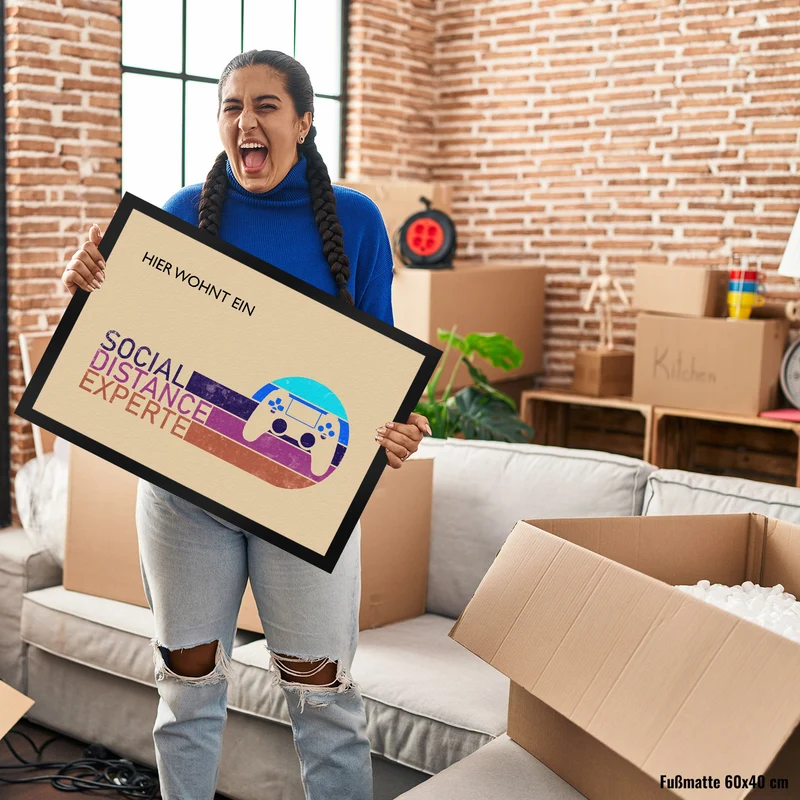 Hier wohnt ein Social Distance Experte Fußmatte mit Gamer-Motiv