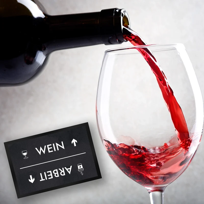 Wein oder Arbeit Fußmatte mit Weinglas und Kaffeebecher Motiv