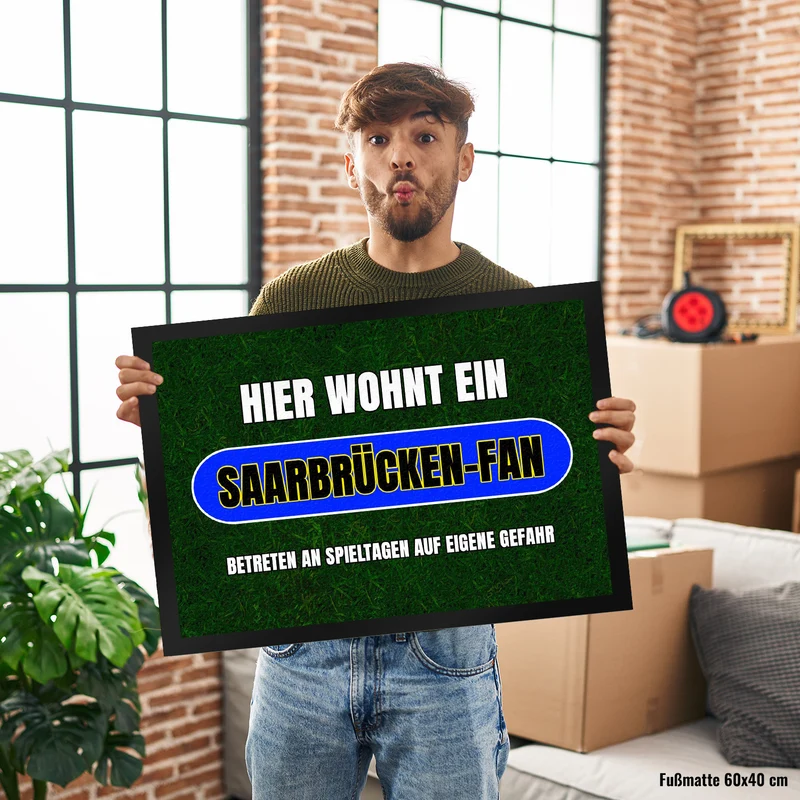 Hier wohnt ein Saarbrücken-Fan Fußmatte in 35x50 cm mit Rasenmotiv