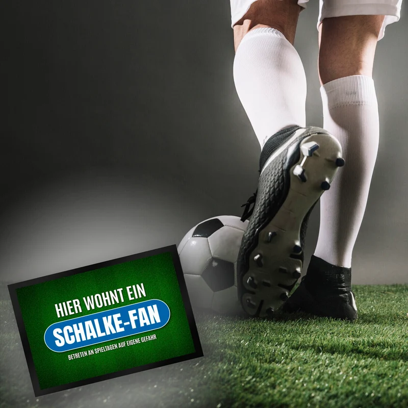 Hier wohnt ein Schalke-Fan Fußmatte mit Rasen Motiv