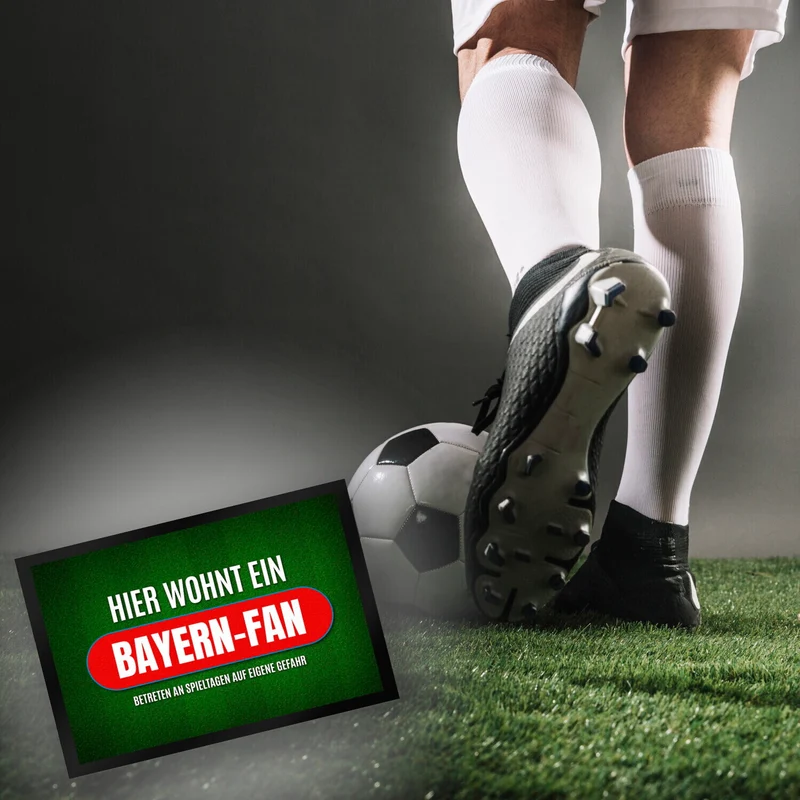 Hier wohnt ein Bayern-Fan Fußmatte mit Rasen Motiv