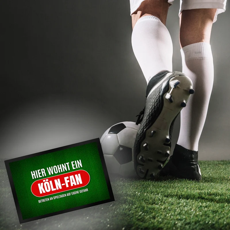 Hier wohnt ein Köln-Fan Fußmatte mit Rasen Motiv