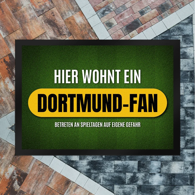 Hier wohnt ein Dortmund-Fan Fußmatte mit Rasen Motiv