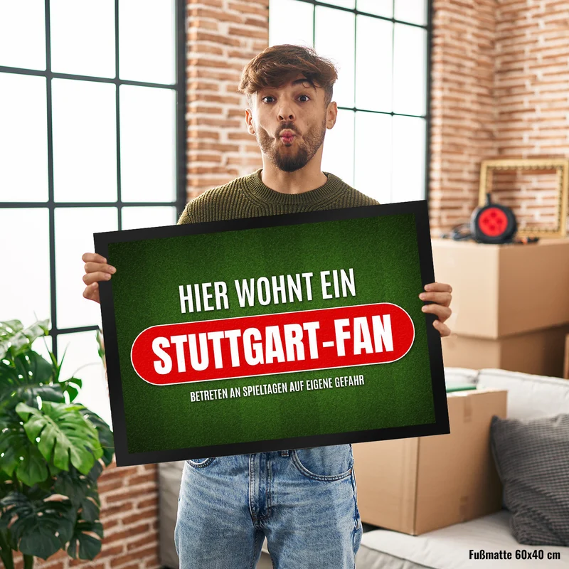 Hier wohnt ein Fußballfan Fußmatte mit Rasen Motiv - Fußball Tor Verein Ball Fußballplatz Platz Spiel