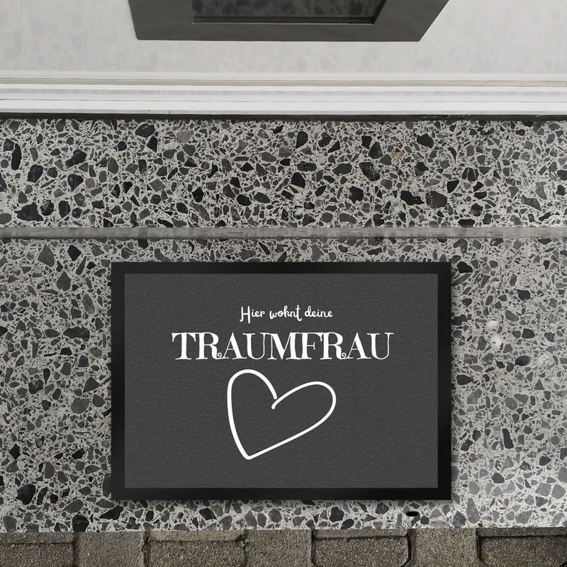 Traumfrau Fußmatte in 35x50 cm mit Spruch Hier wohnt deine Traumfrau