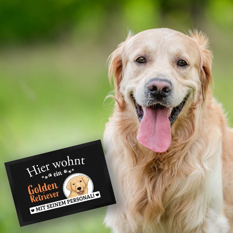 Hier wohnt ein Golden Retriever mit seinem Personal Fußmatte