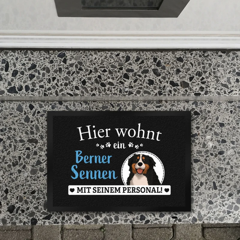 Hier wohnt ein Golden Retriever mit seinem Personal Fußmatte