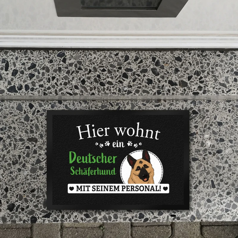 Hier wohnt ein Golden Retriever mit seinem Personal Fußmatte
