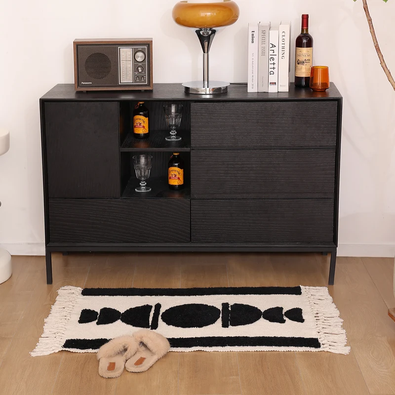 Gewebter Vorleger im Boho-Minimalstil mit kontrastiertem Tufting und Baumwollfransen Karnz