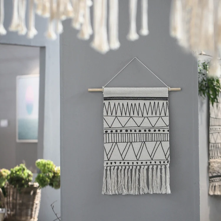 Gewebter Boho-Wandbehang mit Fransen und grafischem Ethno-Muster Karnz