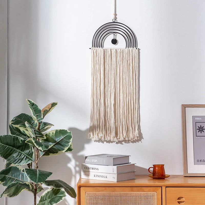 Boho-Makramee-Wandbehang mit Halbkreis-Metallrahmen und langen Fransen Karnz