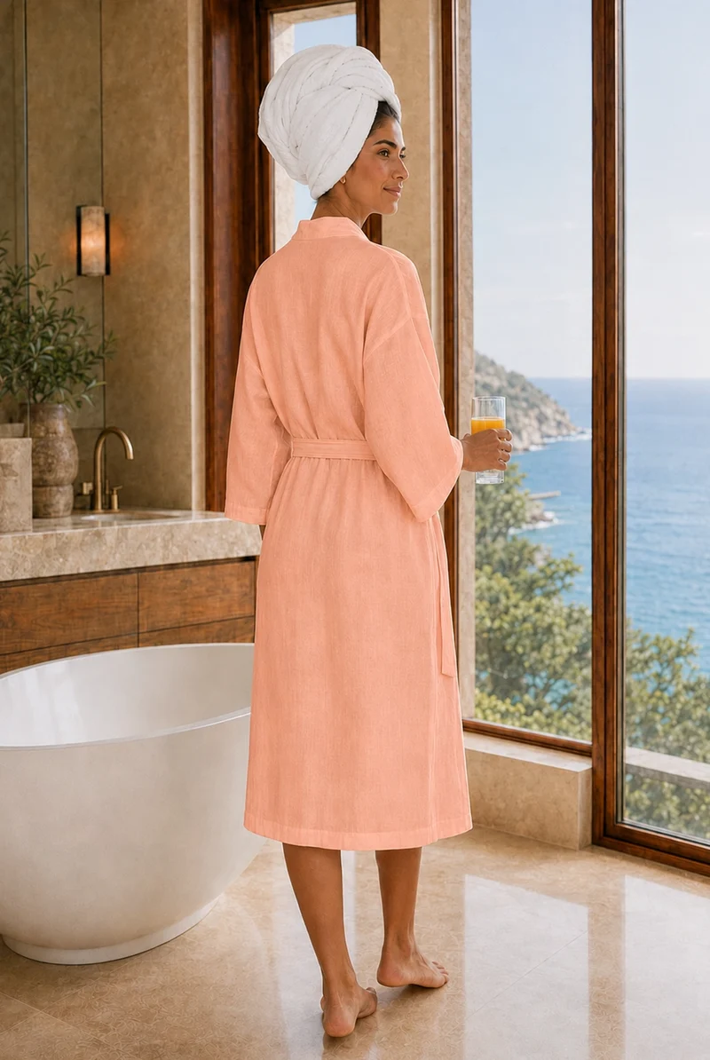 Damen-Bademantel mit Kimono-Kragen aus rosa Leinen - Laís
