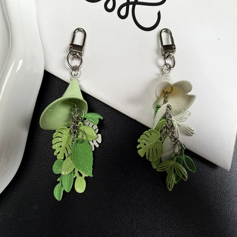 Artistic Plant-Inspired Keychain Stornfield