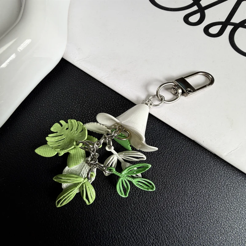 Artistic Plant-Inspired Keychain Stornfield
