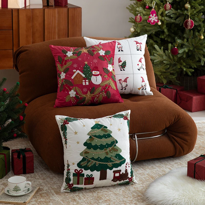 Bestickter Weihnachtskissenbezug mit Rentier‑ und Tannenzweig‑Motiv Karnz