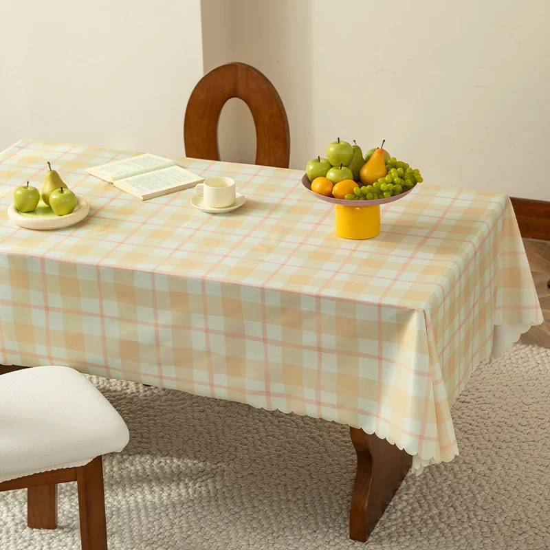 Abwischbare Tischdecke mit Sternenmotiv und gewelltem Saum Karnz