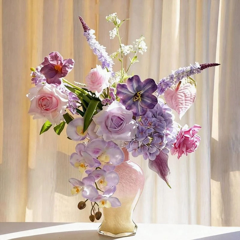 Luxuriöse Faux-Blumenarrangement