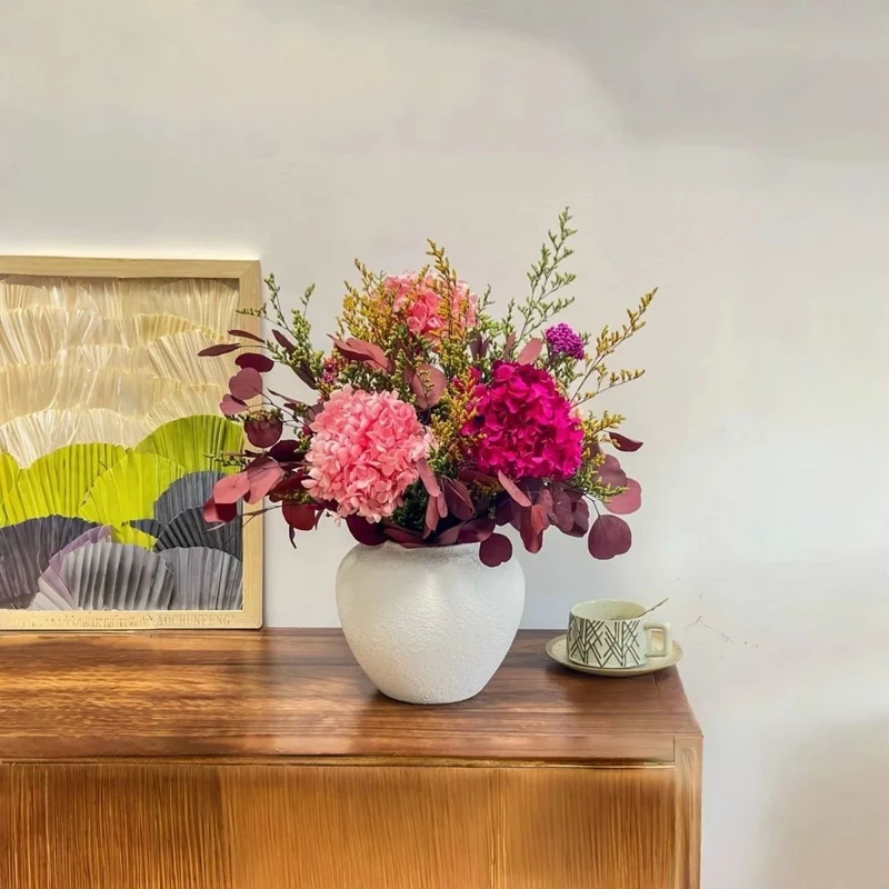 Luxuriöse getrocknete Blumenarrangement
