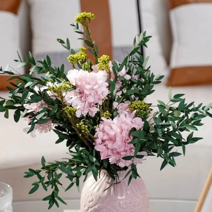 Lush Botanische Blumenarrangement