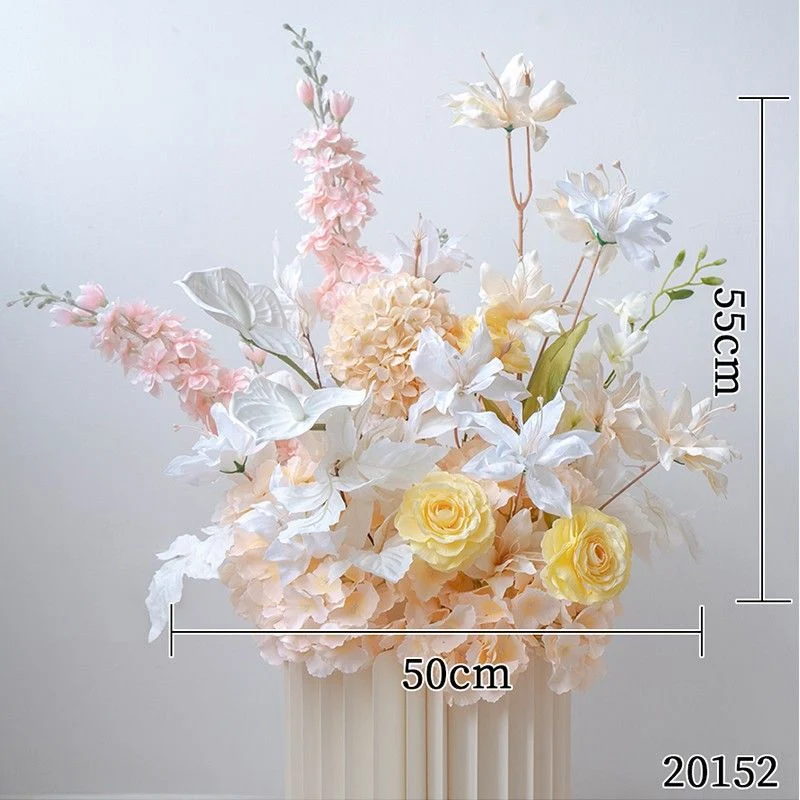 Lebensechte Seidenblumenarrangement