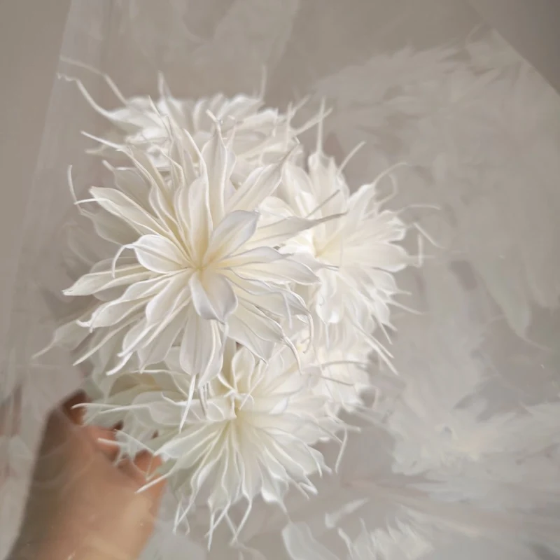 Lebensechte dekorative Blumensträuße