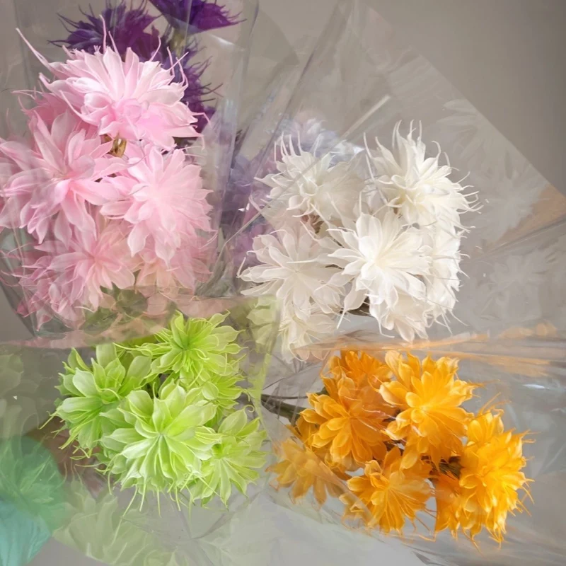 Lebensechte dekorative Blumensträuße