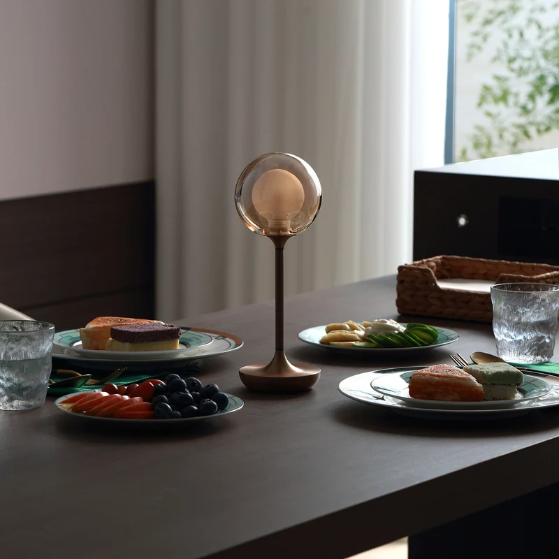 Elegante moderne Lampe für Schlafzimmer und Schreibtischbereiche