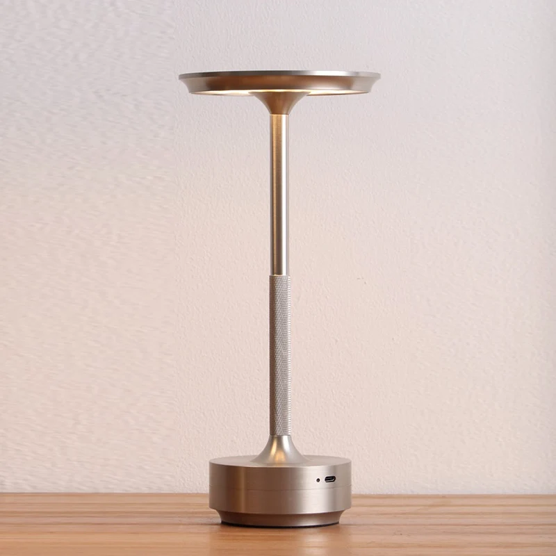 Elegante Schreibtischlampe für Arbeits- und Studienbereiche