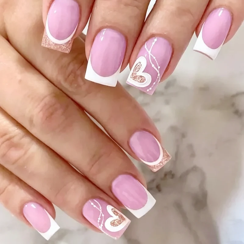 Herz-beschmückte French Tip Press-On Nägel Karnz