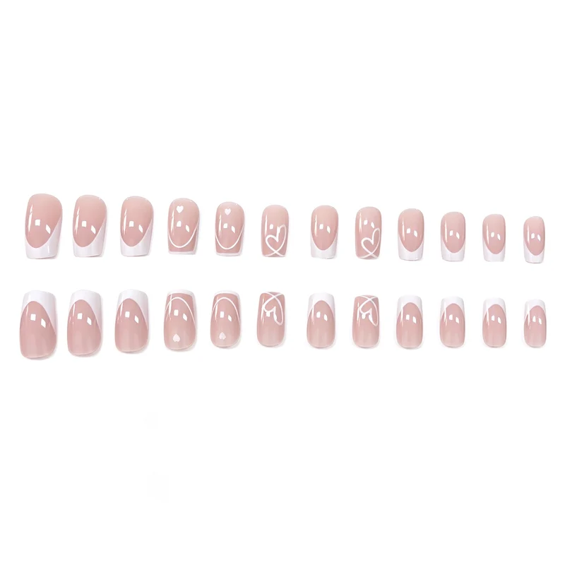 Herz- verziertes französisches Nagelkunst Karnz