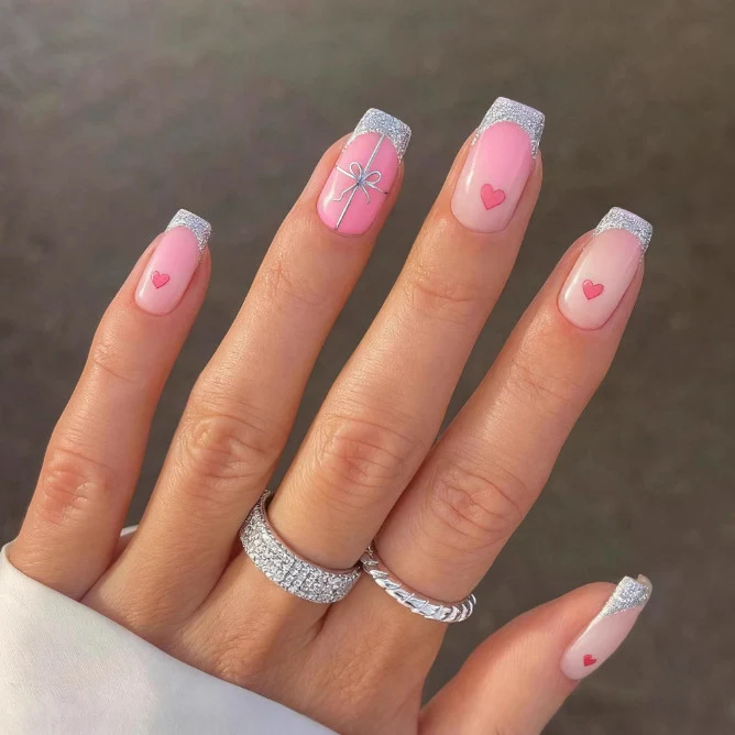 Herz-verzierte elegante Nagelkunst-Verlängerungen Karnz