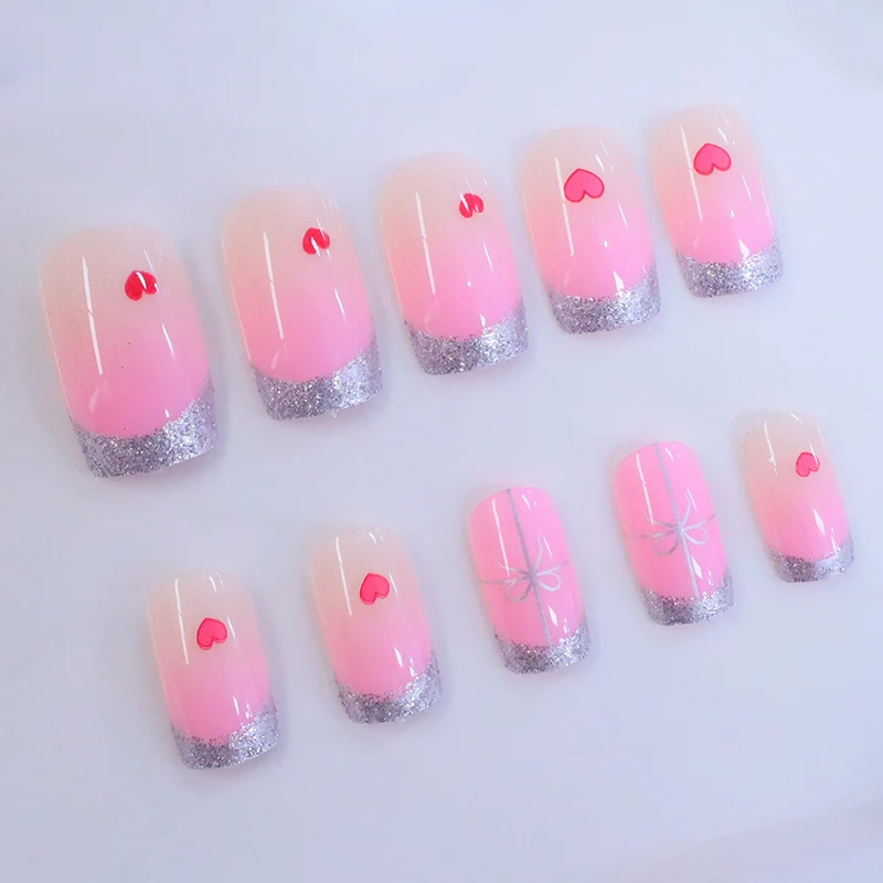 Herz-verzierte elegante Nagelkunst-Verlängerungen Karnz