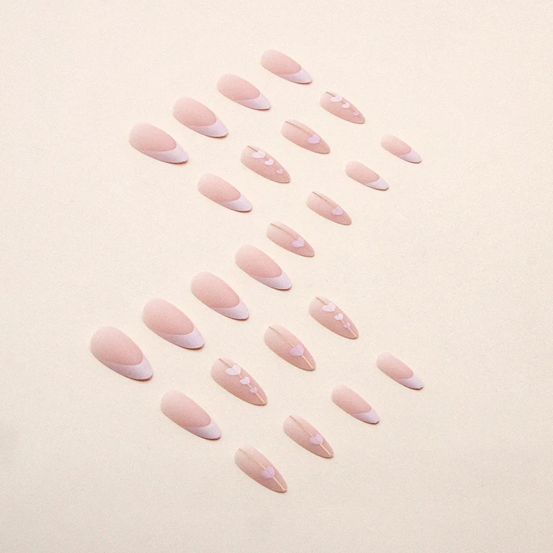 Herz-verzierte Acryl-Nagelverlängerungen Karnz