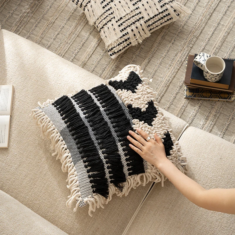 Boho-Kissenbezug mit Makramee, Quasten und Relieftextur Karnz