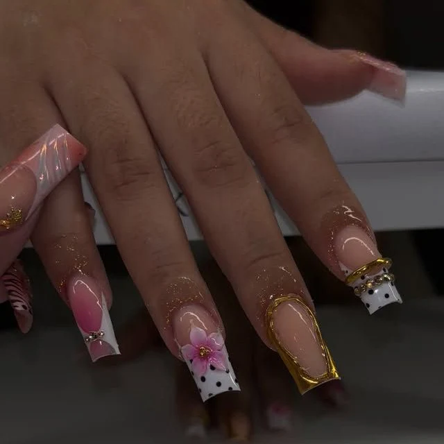 Glamorous Artistic Press-On Nail Extensions Stornfield