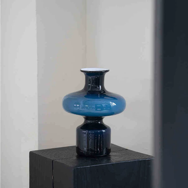 Studio-Blown Mushroom-Profil Kunstglas Akzentvase mit gestapeltem Silhouette Karnz